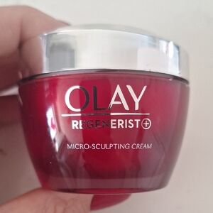 OLAY Regenerist Red Micro-Sculpting Cream